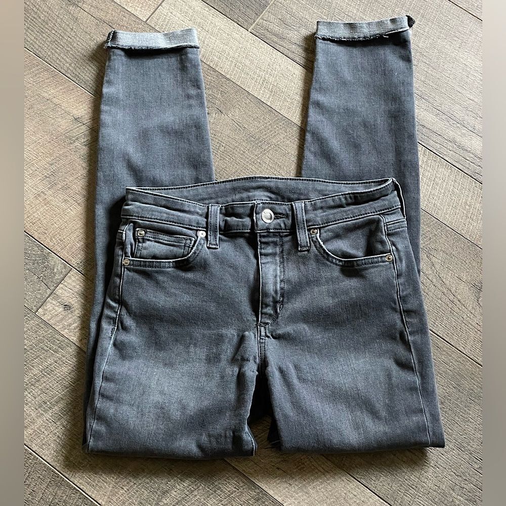 Women’s Joe’s Jeans, Medium-Gray Wash, Cropped, Rolled-Ankle Jeans. Size 26.